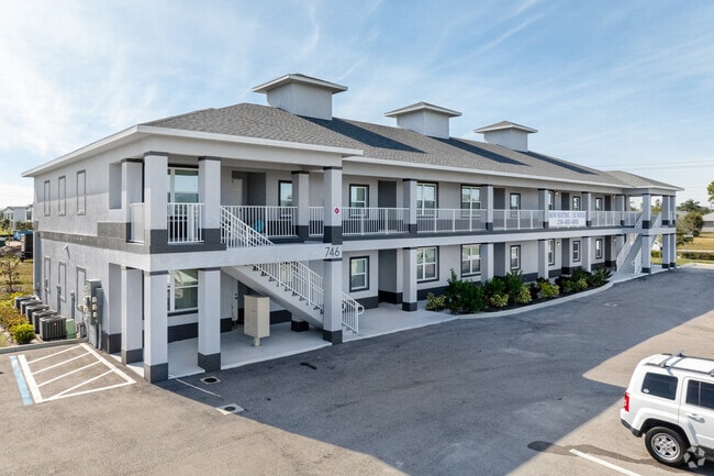 Building Photo - 746 SW 8th Ter