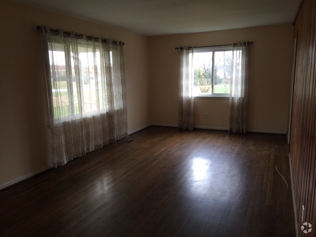 Building Photo - 700 Tipton Ave Rental