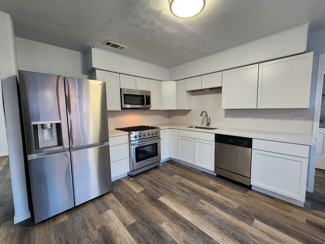 Building Photo - 3604 Valley View Rd Unit 1