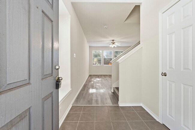 Photo - 5606 Redgrove Ln