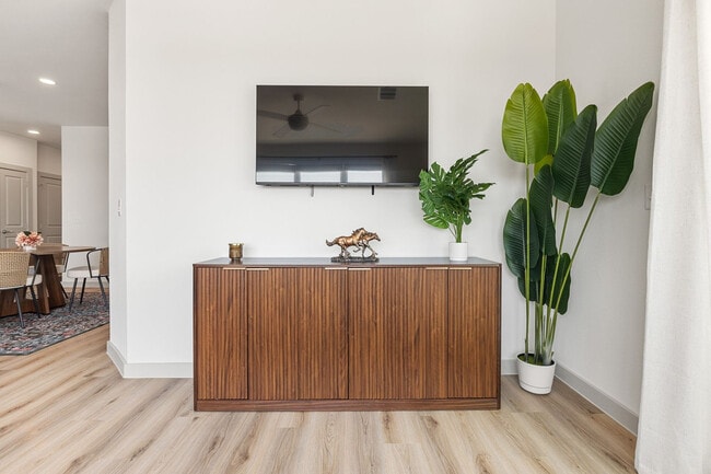 Photo - 1301 Leah Ave Unidad SI FL1-ID1499095P