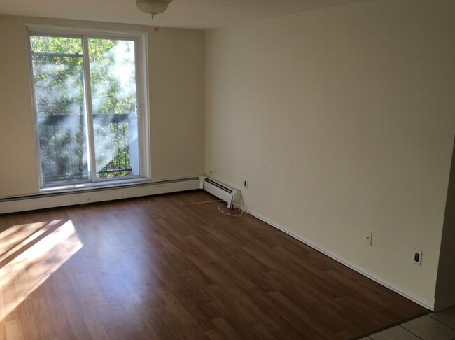 Photo - 84 King Edward Ave Unit 206