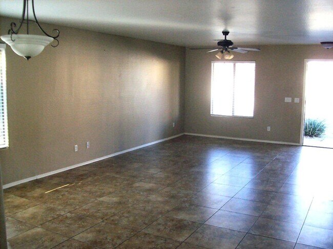 2333 E Meadow Lark Way