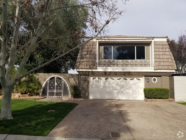 Building Photo - BEAUTIFUL POOL HOME ON THE LVCC GOLF COURSE