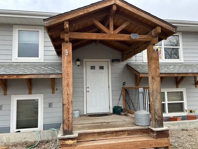 Photo - 253 W Main St Unidad #3