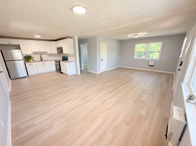 Photo - 512 Boundary Ln