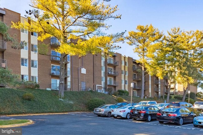 Building Photo - 75 S Reynolds St Unit 318 Rental