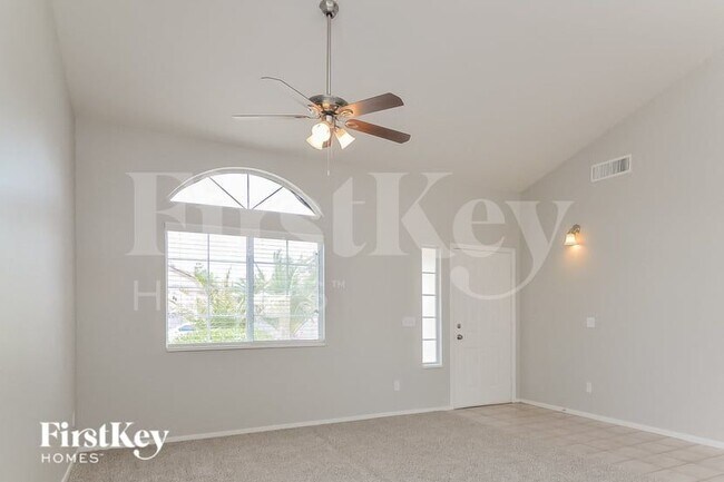 Photo - 127 E Tamarack Dr