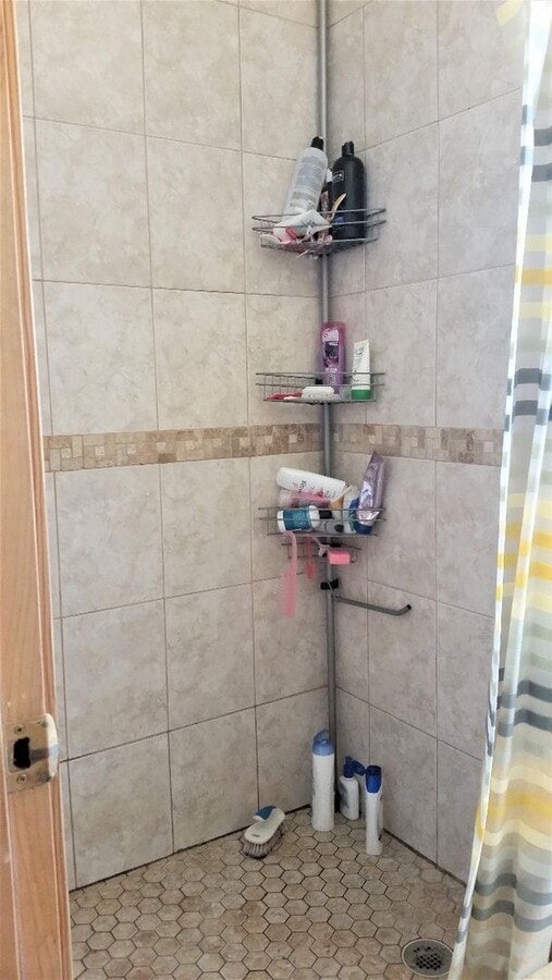 Nicely renovated 4 bed next to Porter Square and the Commuter Rail in Somerville! - Nicely renovated 4 bed next to Porter Square and the Commuter Rail in Somerville!