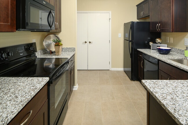 2BR, 2BA -1166SF, Dogwood Model - Chestnut Pointe Apartments