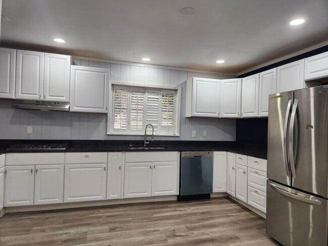 Photo - 2 Bedroom 2.5 Bath Home MINS FROM LENOX SQUARE MALL!