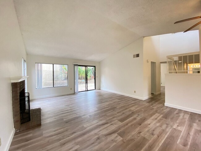 Photo - 3Bd/2.5Ba 2 Story House in Shadowridge!