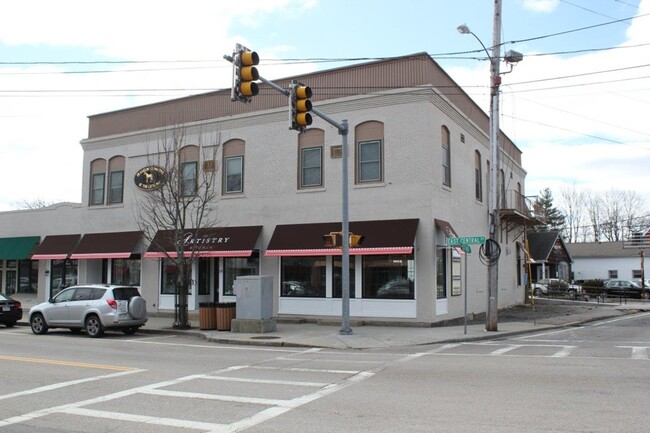 Building Photo - 18 E Central St Unit 4