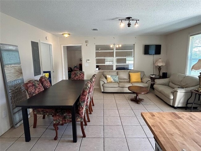 Photo - 430 N Hastings St