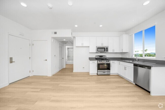 Building Photo - 14825 Delano St Unit 407 Rental
