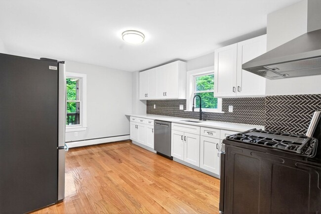 Photo - Amazing 3 bed 1.5 bath in Somerville.....