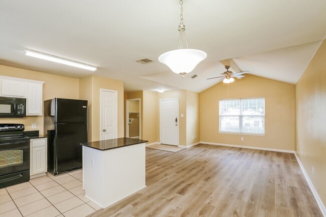 Photo - 4002 Hollow Cove Ln