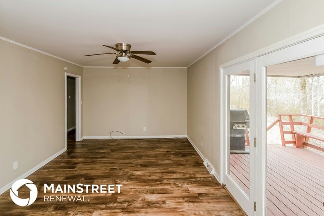 Photo - 300 Ginger Dr NE