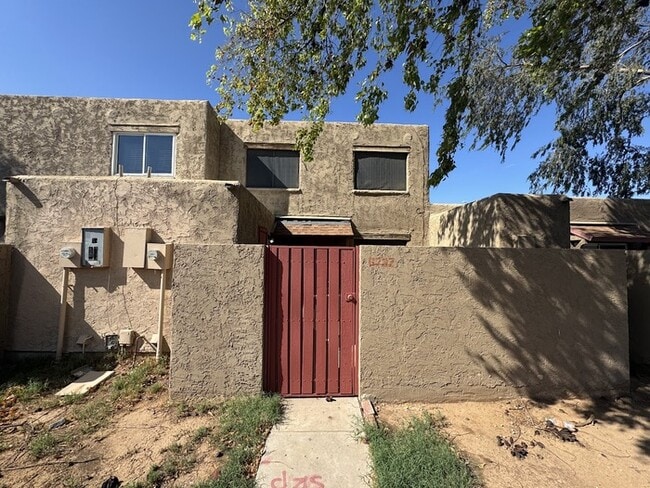 Building Photo - Maryvale 2 bedroom townhome