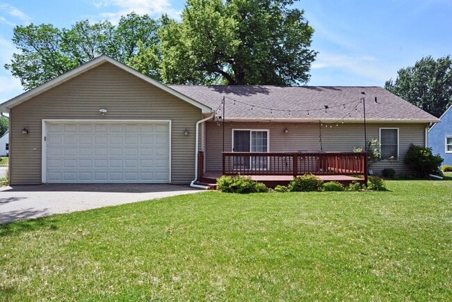 Photo - Spacious 5-Bed 3-Bath Home in South St. Paul - Available Now!