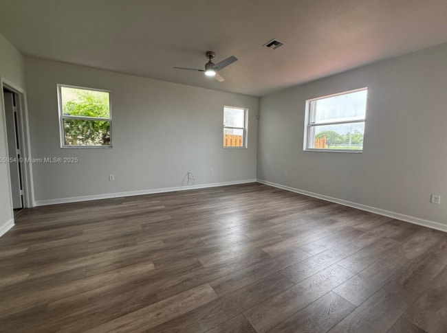 Photo - 2479 NE 4th St