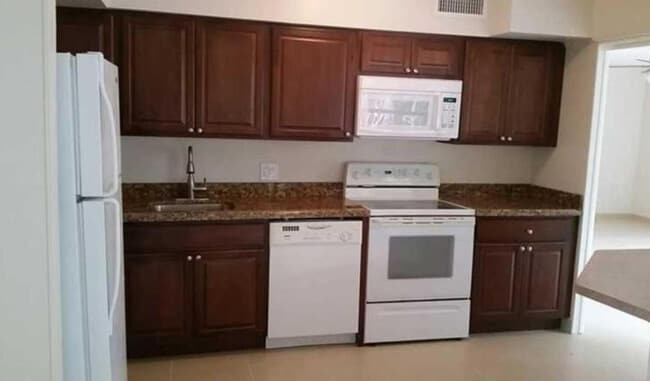 Photo - 615 NE 8th Ave Unidad 5