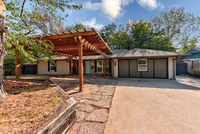 Photo - 903 S Berry Rd