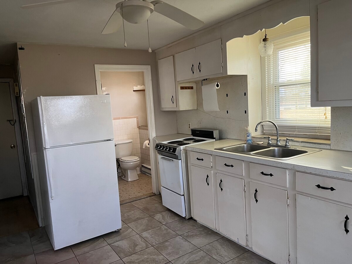 Photo - 136 Custer St