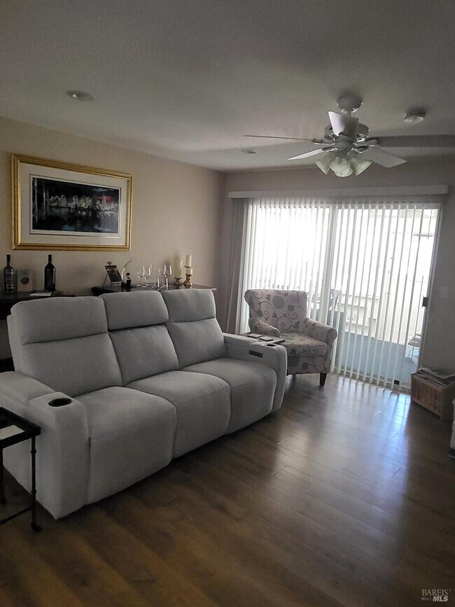 Photo - 332 Belhaven Pl
