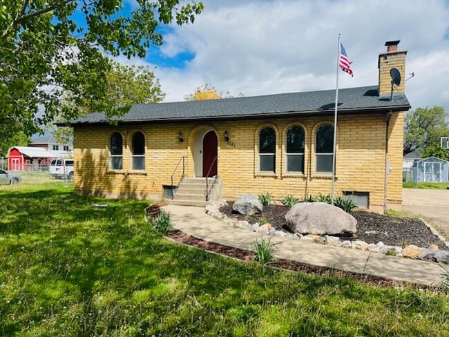 Beautiful home with spacious layout - Beautiful home with spacious layout