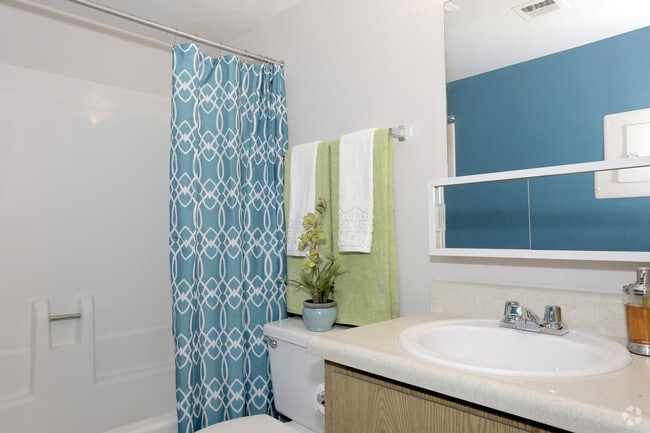 1BR, 1BA - 480 SF