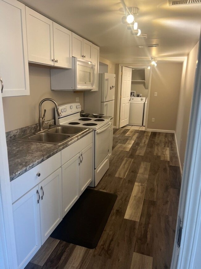 Photo - 3334 Michigan St Unit Main Floor 3 Bedroom