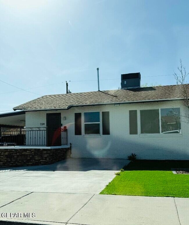 Photo - 1109 Huckleberry St