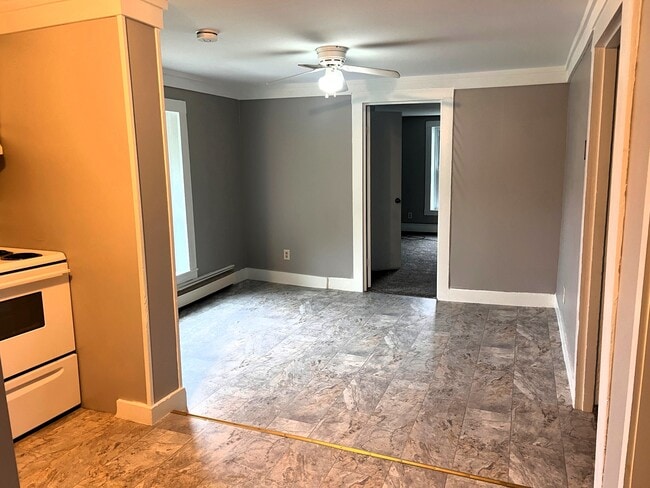 Building Photo - 59 Summer St Unit 3