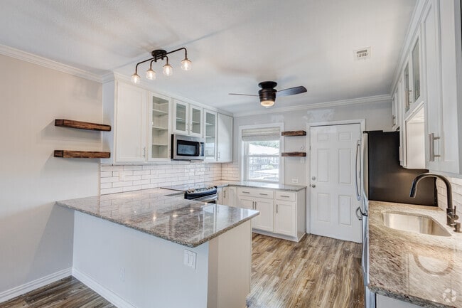 Building Photo - 7704 Meadow Rd Unit 226 Rental