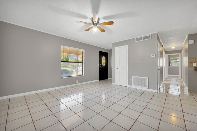Photo - 8101 Alveron Ave