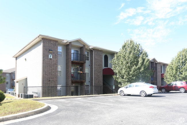 Exterior Building - Park Place Apartments