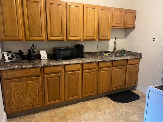 Photo - 508 Dickenson St