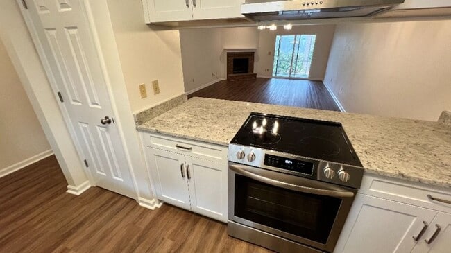 Photo - 818 Jamestown Ct