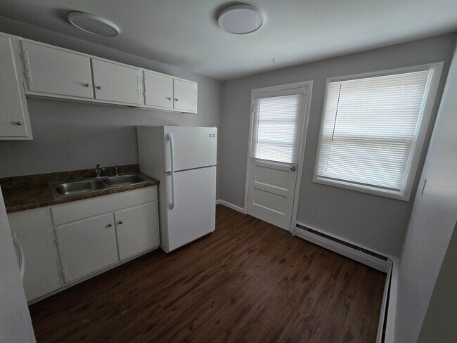 Photo - 4500 Dewey Ave Apartments