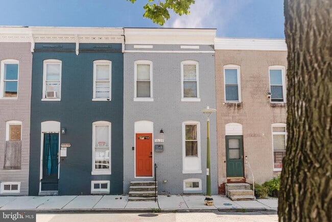 Building Photo - 1639 N Spring St