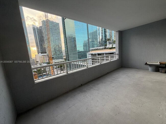 Photo - 170 SE 14th St Unidad 1406