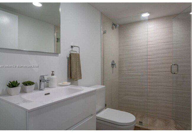 Photo - 9261 E Bay Harbor Dr Unit 503