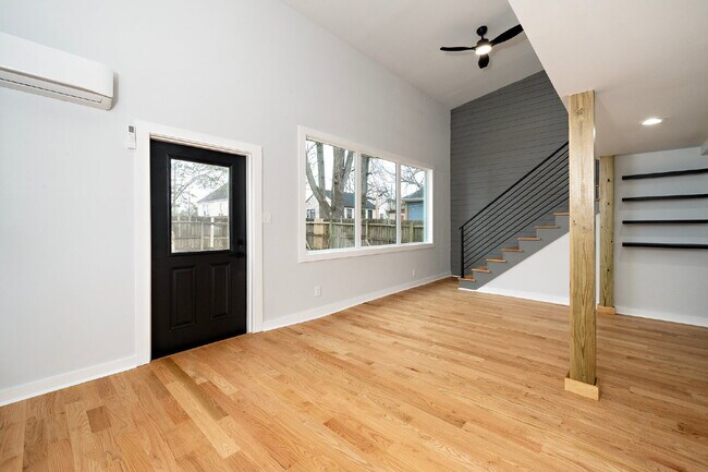 Photo - 210 Lincoln Ct