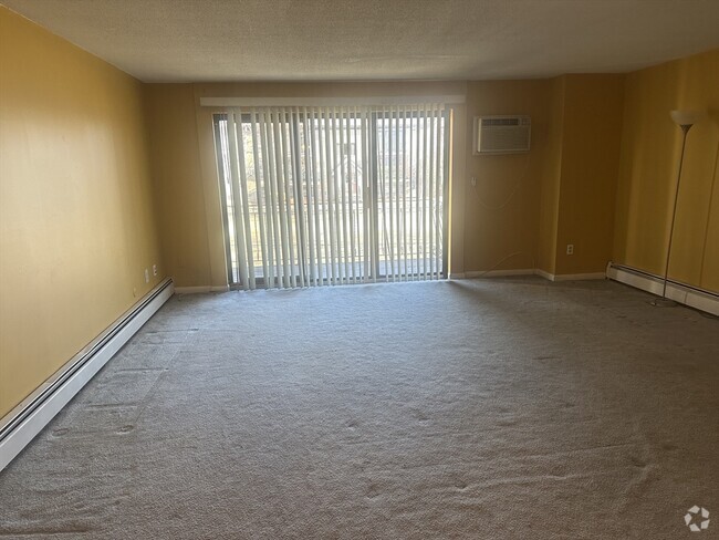 Building Photo - 303 Pawtucket Blvd Unit 13 Rental