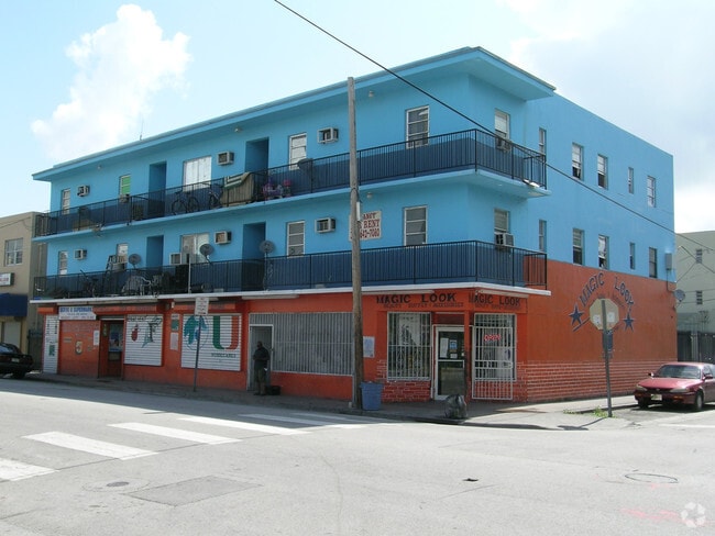 Photo - Sophisticated Living: Efficient Design