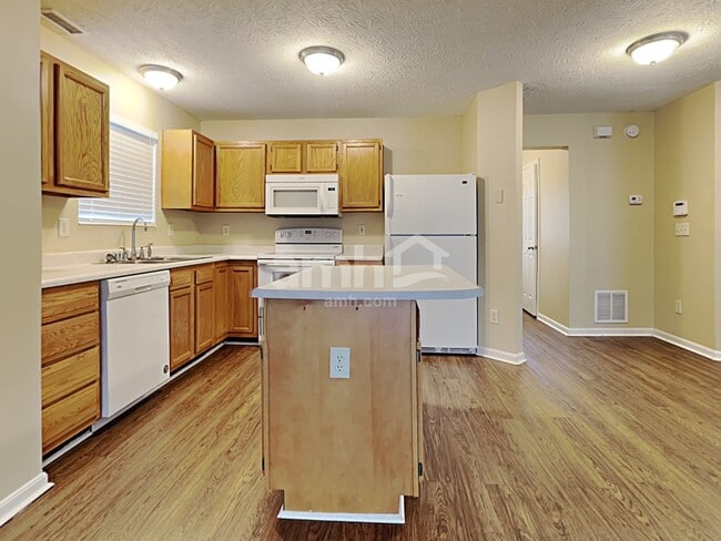 Photo - 2330 Antoinette Way