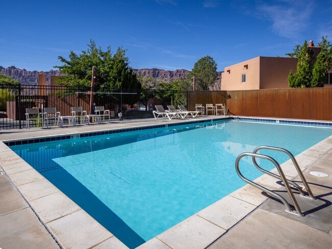 Photo - 3253 Fairway Loop