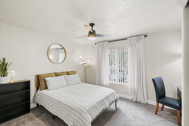 2BR, 1BA - 1,008SF