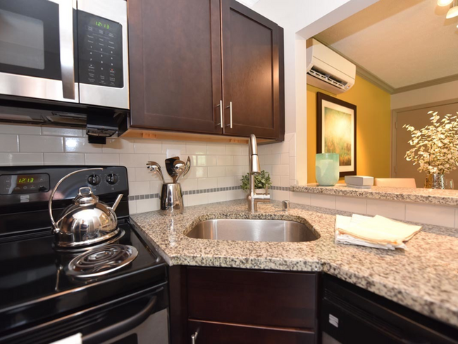 Kitchen + Granite Counters - Avenue in the Highlands Apartments